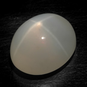 17.54カラットの天然ミルキーホワイトスタームーンストーン（17.2×13.8 mm・透明）