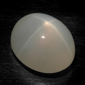 17.54カラットの天然ミルキーホワイトスタームーンストーン（17.2×13.8 mm・透明）