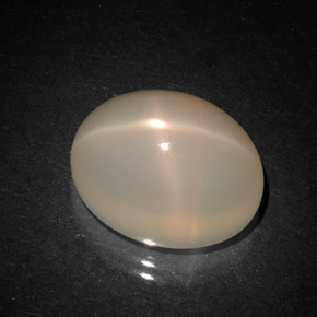 8.79カラットの天然ピーチオレンジスタームーンストーン（13.4×10.2 mm・透明）