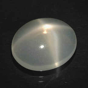 4.43カラットの天然クリームスタームーンストーン（12.7×10.7 mm・透明）