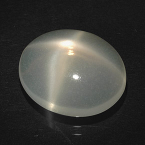 4.43カラットの天然クリームスタームーンストーン（12.7×10.7 mm・透明）