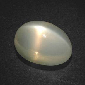 7.49カラットの天然クリームピーチスタームーンストーン（13.2×9.1 mm・透明）