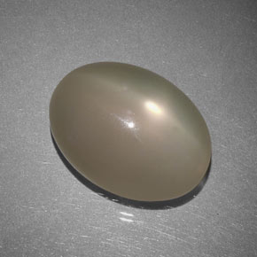 21.17カラットの天然スモークスタームーンストーン（19.5×14.4 mm・透明）