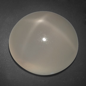 20.74カラットの天然クリームスタームーンストーン（18.41 mm・透明）