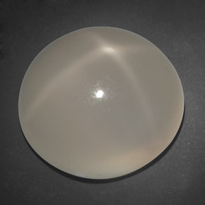 20.74カラットの天然クリームスタームーンストーン（18.41 mm・透明）
