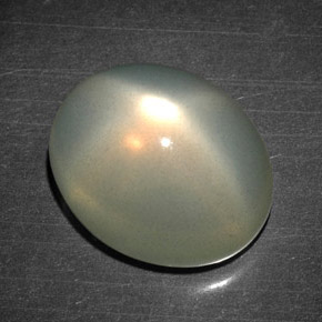 12.93カラットの天然ピーチオレンジスタームーンストーン（15.4×12.4 mm・透明）