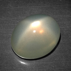 12.93カラットの天然ピーチオレンジスタームーンストーン（15.4×12.4 mm・透明）