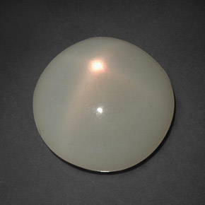 9.61カラットの天然クリームスタームーンストーン（14.49 mm・透明）