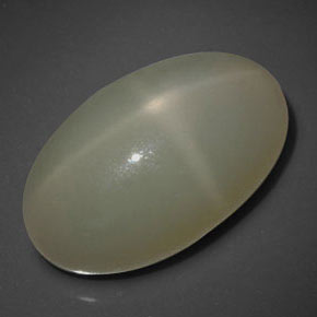 23.22カラットの天然クリームスタームーンストーン（21.7×13.3 mm・透明）