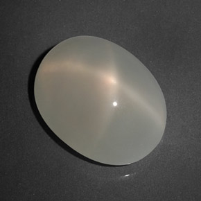 7.39カラットの天然ミルキーホワイトスタームーンストーン（13.5×10.7 mm・透明）