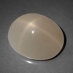 8.28カラットの天然スモークスタームーンストーン（13.7×11 mm・透明）