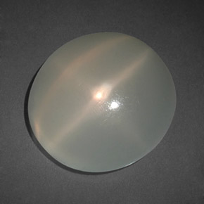 10.62カラットの天然ミルキーホワイトスタームーンストーン（15.4×14.6 mm・透明）