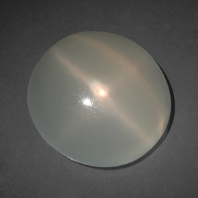 10.62カラットの天然ミルキーホワイトスタームーンストーン（15.4×14.6 mm・透明）