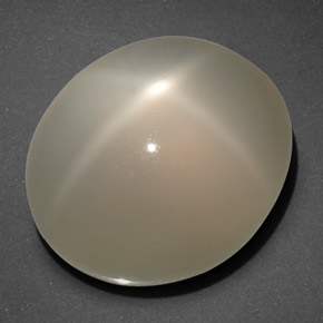 20.40カラットの天然クリームスタームーンストーン（16.7×14.2 mm・透明）