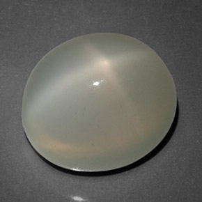 16.14カラットの天然ミルキーホワイトスタームーンストーン（14.8×12.7 mm・透明）