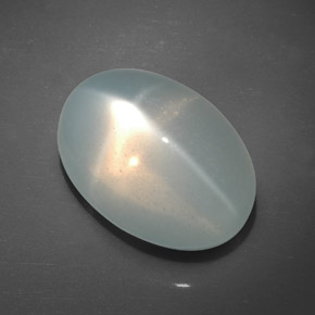 24.20カラットの天然クリームスタームーンストーン（19.7×13.5 mm・透明）