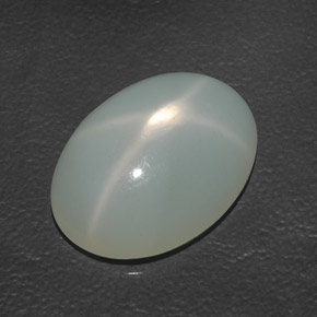 15.86カラットの天然クリームスタームーンストーン（20.6×15.2 mm・透明）