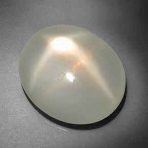 20.82カラットの天然クリームスタームーンストーン（21.5×18.1 mm・オーバルカット）