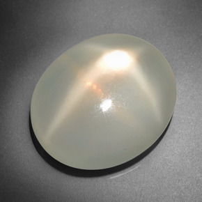 20.82カラットの天然クリームスタームーンストーン（21.5×18.1 mm・オーバルカット）