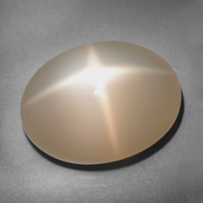 25.39カラットの天然クリームピーチスタームーンストーン（21.2×16.1 mm・オーバルカット）
