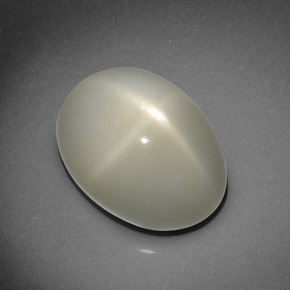 10.16カラットの天然クリームスタームーンストーン（14.8×11.2 mm・オーバルカット）