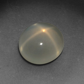 4.26カラットの天然クリームスタームーンストーン（11.5×10.6 mm・オーバルカット）