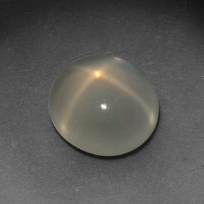 4.26カラットの天然クリームスタームーンストーン（11.5×10.6 mm・オーバルカット）