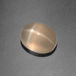 3.33カラットの天然クリームピーチスタームーンストーン（9.2×7.1 mm・オーバルカット）
