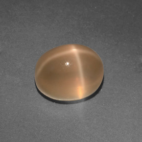 3.33カラットの天然クリームスタームーンストーン、オーバルカット、半透明