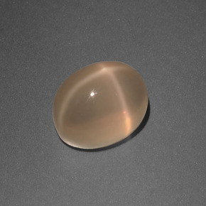 3.26カラットの天然クリームスタームーンストーン（9.1×7.2 mm・オーバルカット）