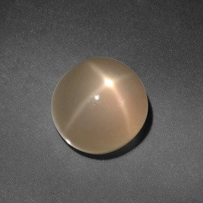 4.98カラットの天然クリームスタームーンストーン（9.22 mm・ラウンドカット）