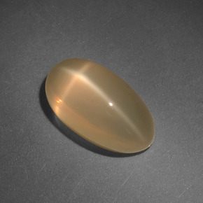 4.71カラットの天然クリームスタームーンストーン（13.1×7.2 mm・オーバルカット）