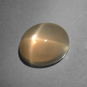 3.49カラットの天然クリームスタームーンストーン（10×8.2 mm・オーバルカット）