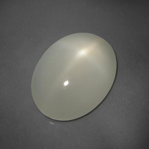 5.60カラットの天然薄いグリーンホワイトスタームーンストーン（14.2×10.7 mm・オーバルカット）