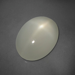 5.60カラットの天然薄いグリーンホワイトスタームーンストーン（14.2×10.7 mm・オーバルカット）