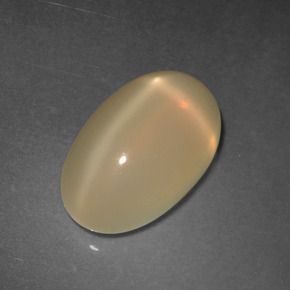 4.95カラットの天然タンジェリンスタームーンストーン（13.1×8.2 mm・オーバルカット）