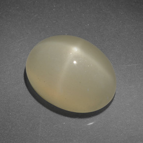 8.57カラットの天然薄いコーヒーブラウンスタームーンストーン（14.3×11.1 mm・オーバルカット）