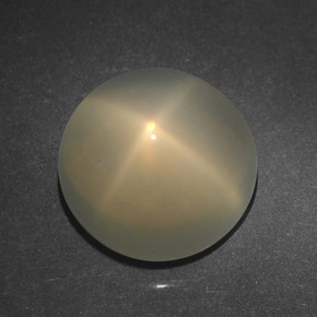 4.95カラットの天然クリームスタームーンストーン（9.97 mm・ラウンドカット）