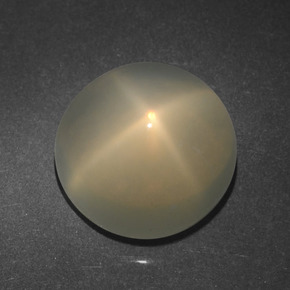4.95カラットの天然クリームスタームーンストーン（9.97 mm・ラウンドカット）