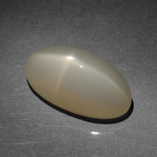 8.52カラットの天然薄いウォームブラウンスタームーンストーン、オーバルカット、半透明