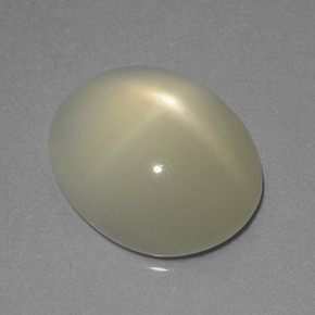 4.49カラットの天然クリームスタームーンストーン（12.3×10 mm・オーバルカット）