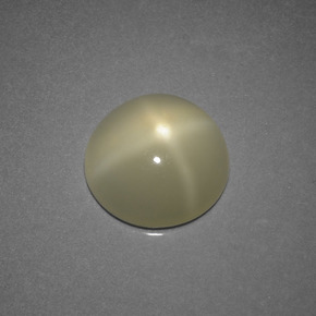 3.68カラットの天然クリームスタームーンストーン（10.81 mm・ラウンドカット）