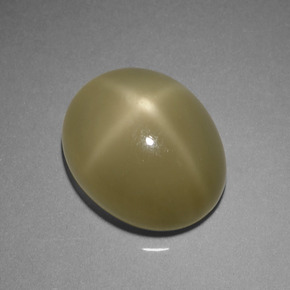 7.29カラットの天然グリーンスタームーンストーン（13×11 mm・オーバルカット）