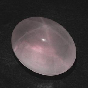 42.71カラットの天然ピンクスターローズクォーツ（22.2×17.5 mm・オーバルカット）