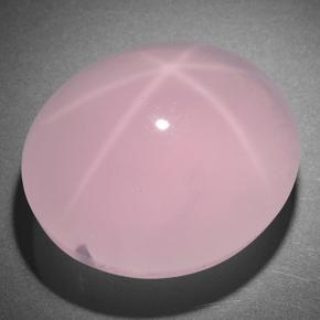 105.30カラットの天然ミディアムローズピンクスターローズクォーツ（30.4×26.1 mm・オーバルカット）