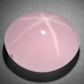 105.30カラットの天然ミディアムローズピンクスターローズクォーツ（30.4×26.1 mm・オーバルカット）