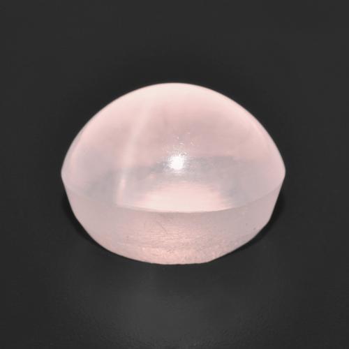 6.86カラットの天然コーラルピンクスターローズクォーツ（11.8×9.7 mm・オーバルカット）