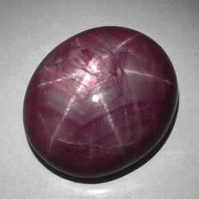 45.34カラットの天然紫がかった赤スタールビー（20.8×18 mm・オーバルカット）