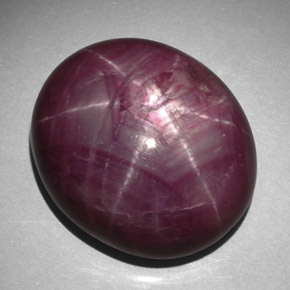 45.34カラットの天然紫がかった赤スタールビー（20.8×18 mm・オーバルカット）