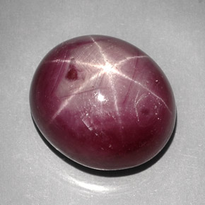 37.86カラットの天然紫がかった赤スタールビー（18.2×15.8 mm・オーバルカット）